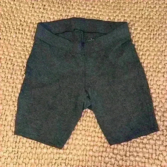 Torrid women’s gray biker shorts‎ size 1X - Picture 1 of 3